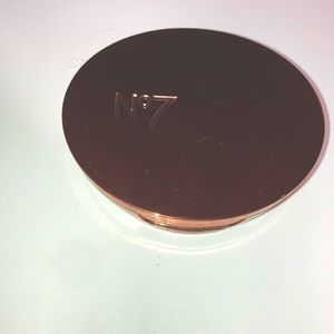 No7 Bronzer and the color of maple suitable for sensitive skin